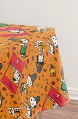 peanuts_happy_thanksgiving_pattern_tablecloth